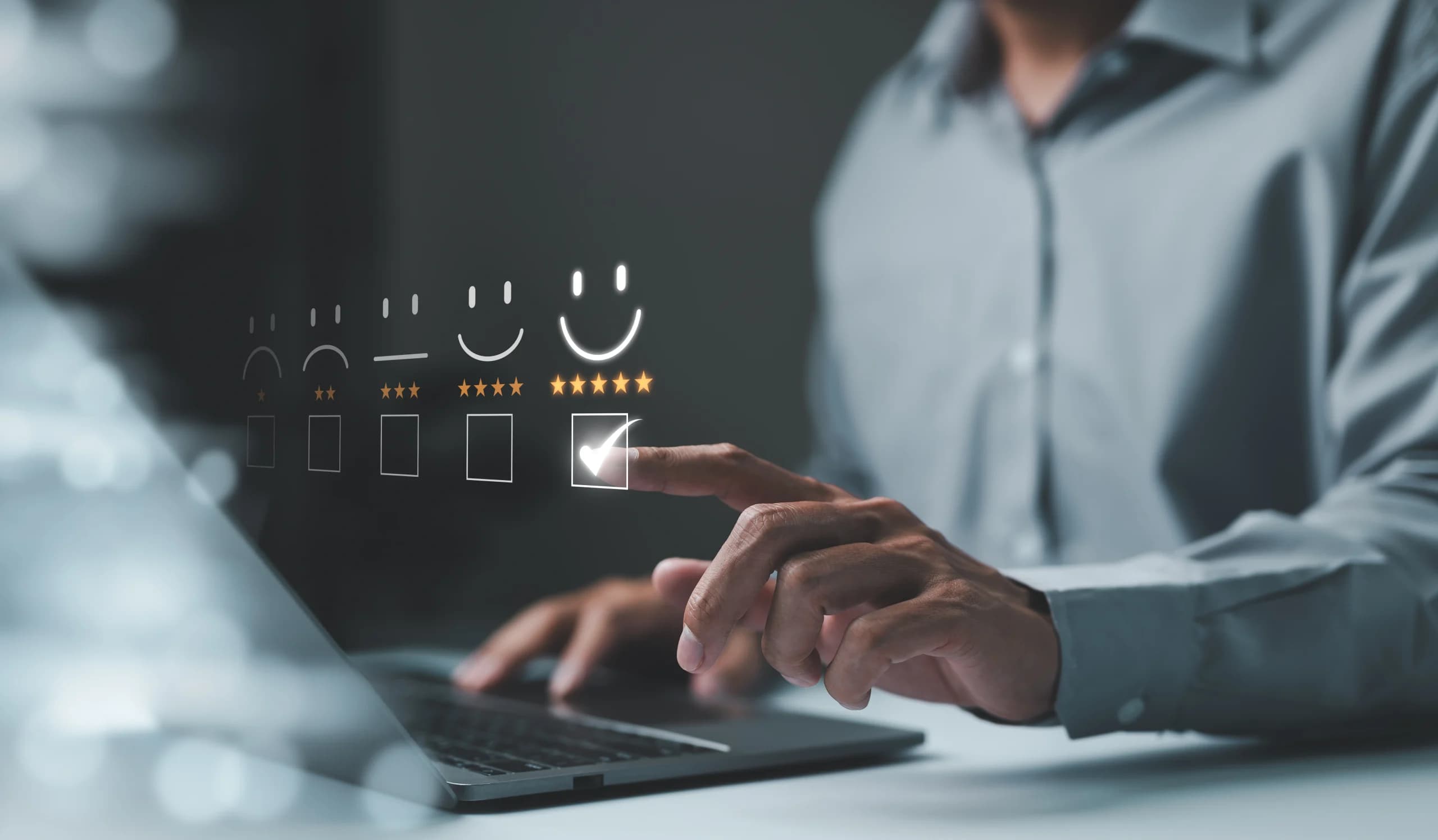 customer-satisfaction-survey-concept-evaluation-product-service-quality-by-customers-user-feedback-review-satisfaction-service-experience-rating-online-application-5-star-score-happy-smile